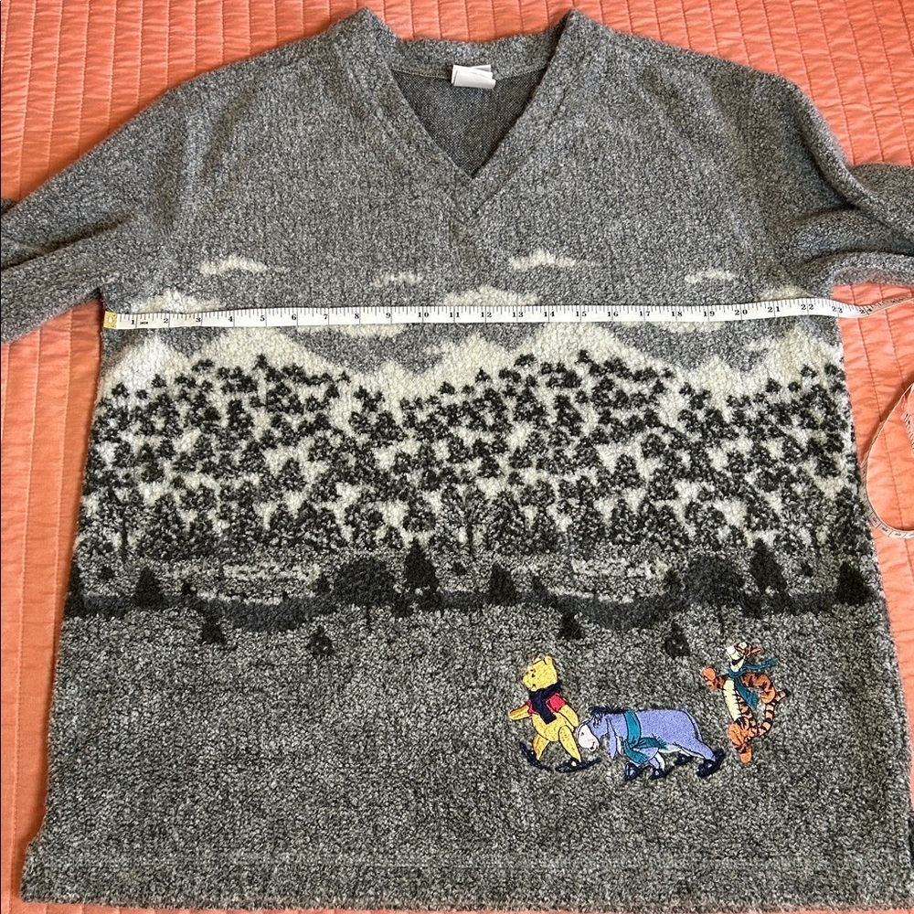 Vintage 90s Disney Catalog Pooh Eeyore Tigger Winter Mountain sweater gray sz L - Picture 10 of 14